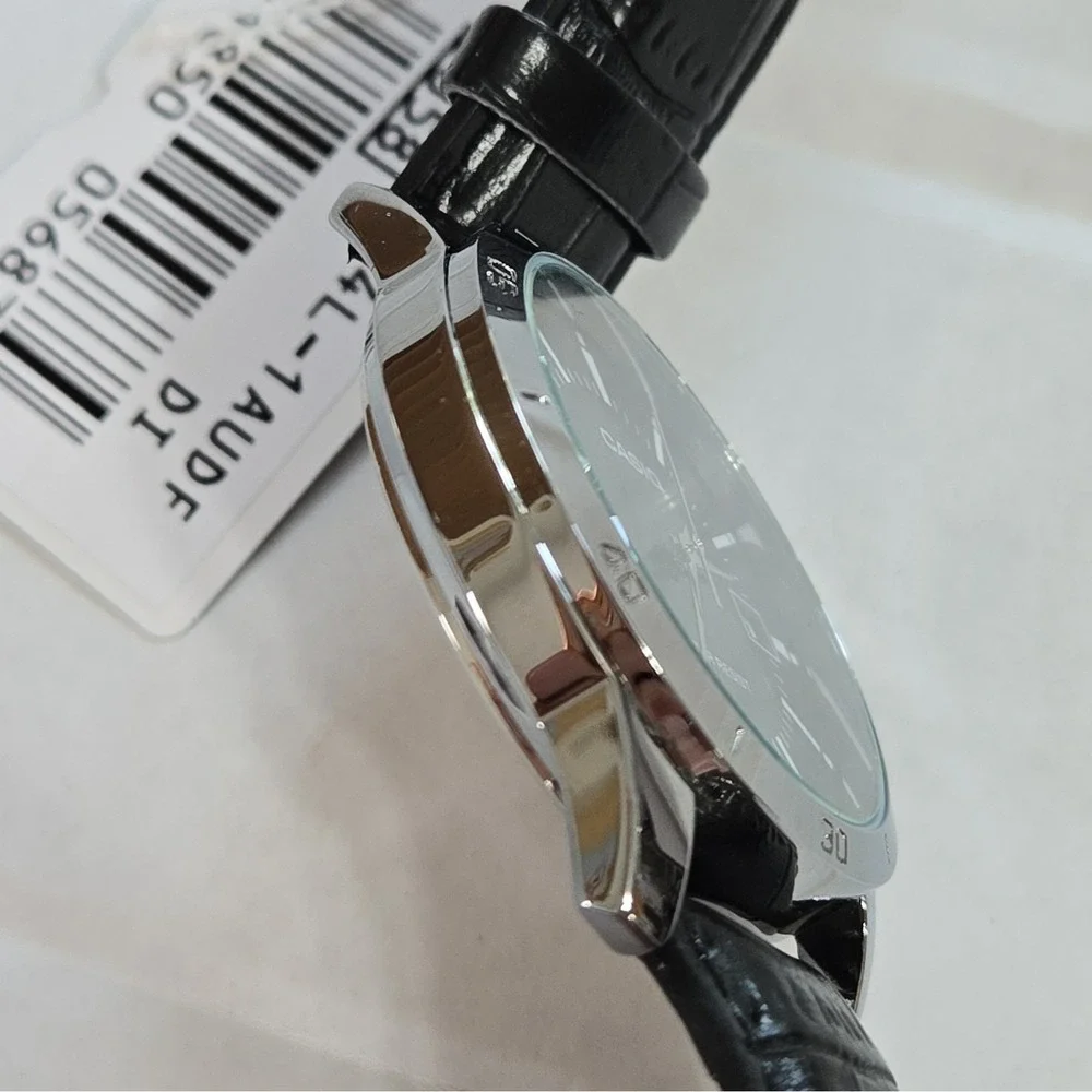 Casio men 42mm